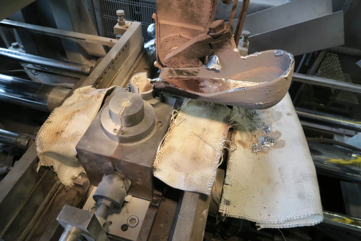 Fusione in conchiglia per la produzione di pistoni ad alte prestazioni Vertex