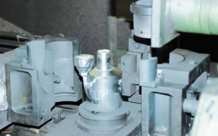 Fusione dell'alluminio nello stampo per la realizzazione di pistoni ad alte prestazioni