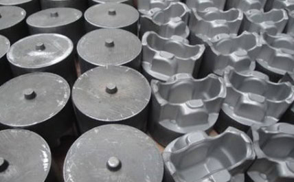 Lotti di pistoni grezzi pronti per la lavorazione meccanica