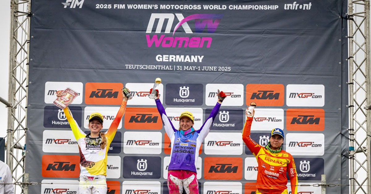 Le tre vincitrici del podio MXW a Teutschenthal: Van Drunen prima, Kiara Fontanesi seconda e Daniela Guillen terza nel GP Germania 2025
